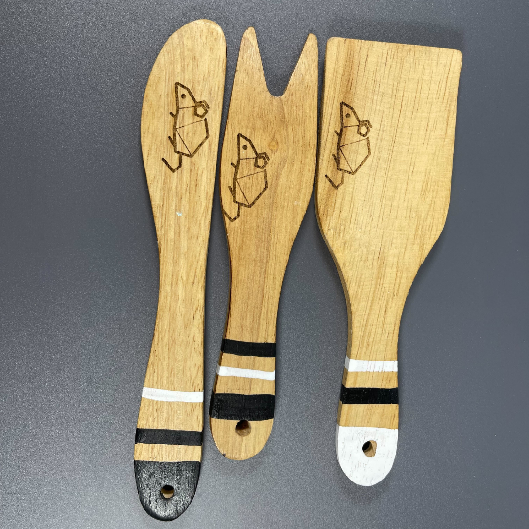 Small Cheeseboard with Cheese knives - Kitchen Gift Kit for Cheeseboard Nights & Housewarming Gifts